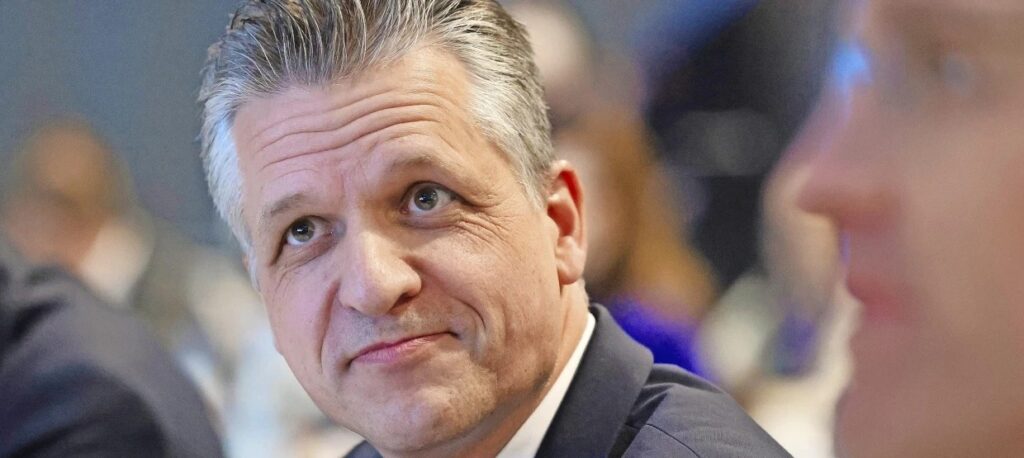 Kanzler Merz kündigt klare Linie in Regierungserklärung an – Union blockt Rentenpläne ab